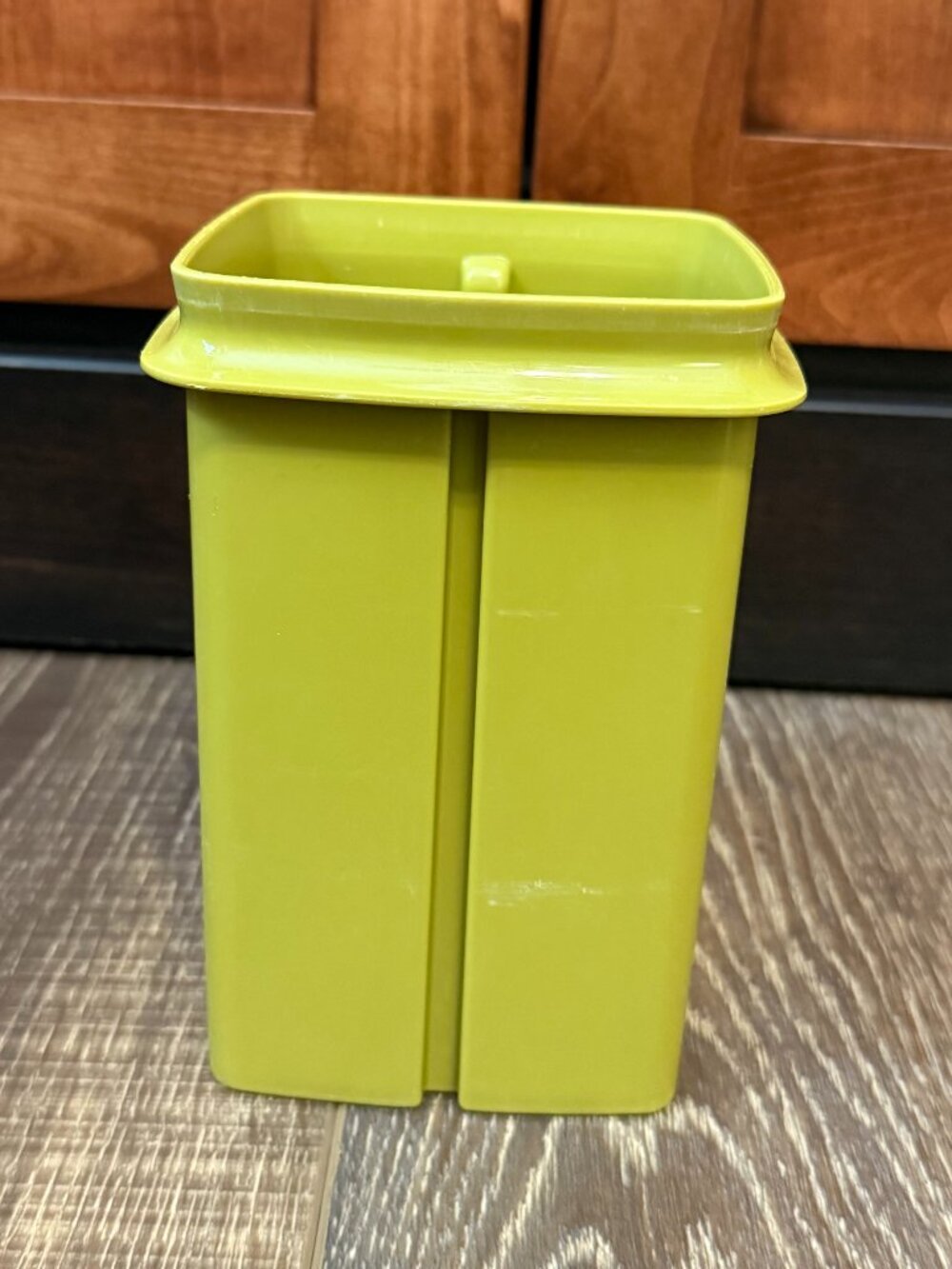 Tupperware Pick-A-Deli Pickle Container - Picture 9 of 16